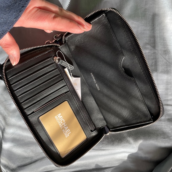 New with tags Michael Kors cheetah print wallet - Picture 2 of 2